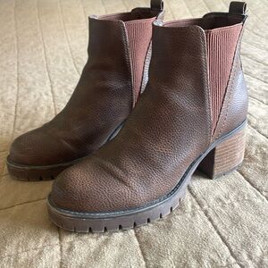 Women’s Faux Leather Chelsea Boot